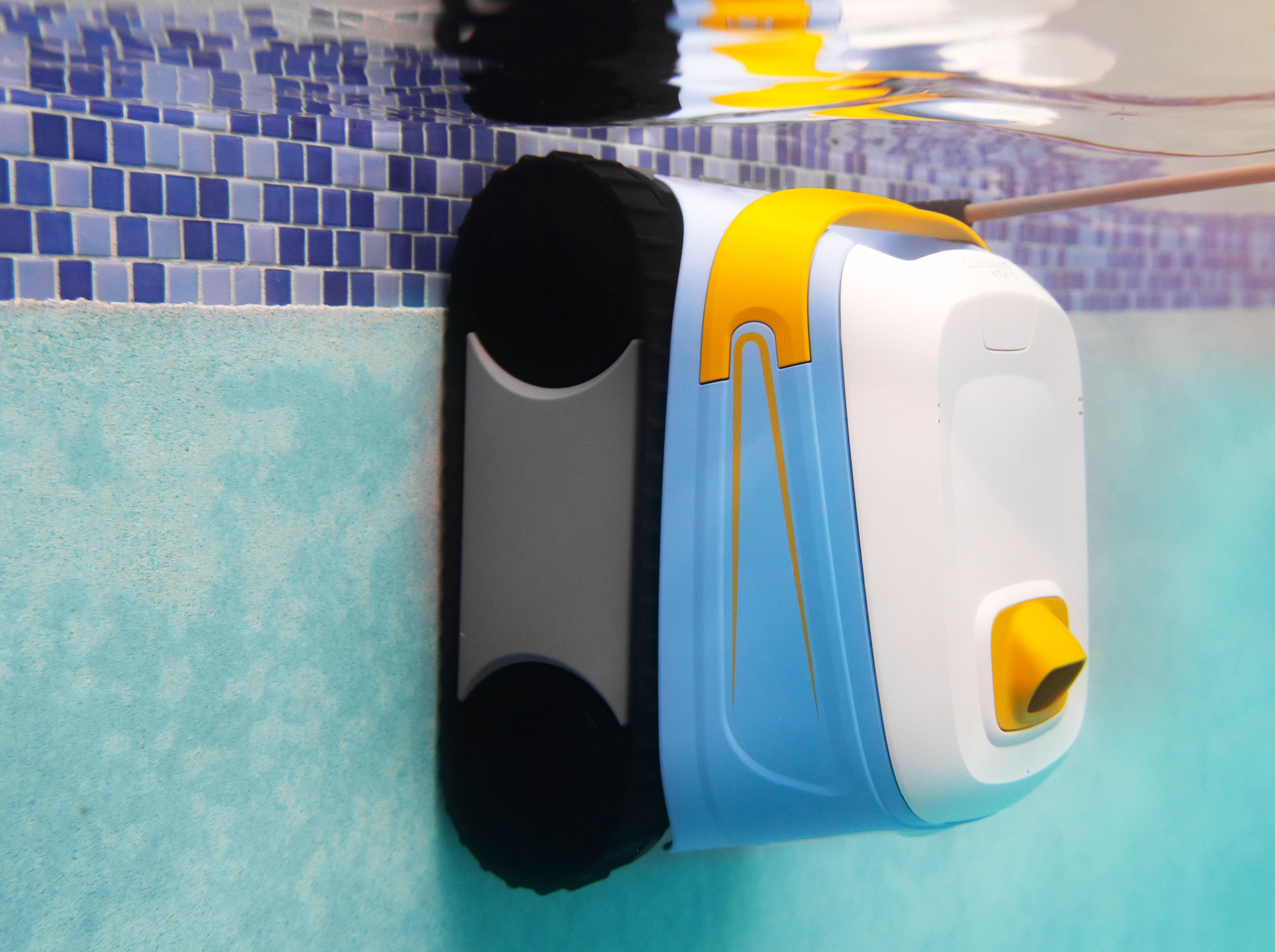 Aqua Products Evo 614 iQ Smart Robotic Pool Cleaner